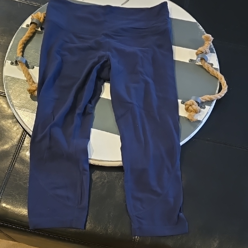 ATHLETA CAPRI LEGGING SZ MED